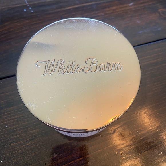 White Barn 3-Wick Candle - White Gardenia - Picture 2 of 4